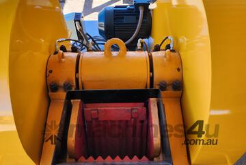 Jaw crusher 150 x 250 on a stand