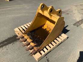 John Deere Backhoe Bucket  - picture0' - Click to enlarge