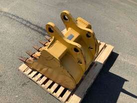 John Deere Backhoe Bucket  - picture2' - Click to enlarge