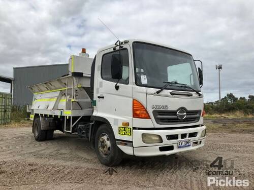 2004 Hino FC4J