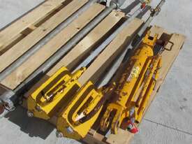 Hydraulic Railway Grabbers - picture1' - Click to enlarge