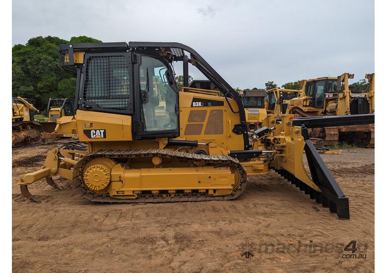 caption 2015 CAT D3K2 XL 1,800 hrs