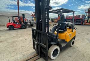 TCM FG25T3 GAS 6 M Fork Lift 2.5 ton Container Mast