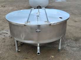 900lt STAINLESS STEEL TANK, MILK VAT - picture0' - Click to enlarge