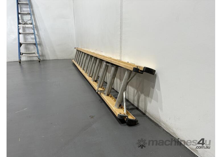 New gorilla Gorilla 12ft Fibreglass Extension Ladder Ladders in