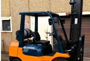 Toyota Forklift With New Engine & Paint
