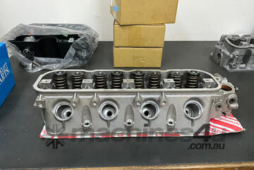 Toyota   4Y Cylinder Head