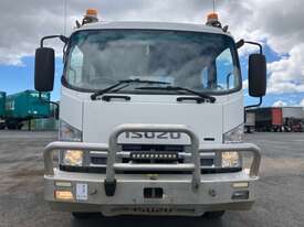2015 Isuzu FRR600 Service Body Crew Cab - picture0' - Click to enlarge