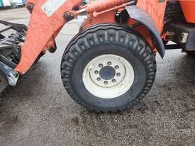 Kubota R420S Front Loader - picture0' - Click to enlarge