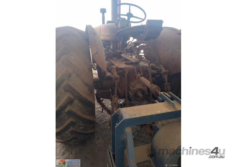 (2506) A 554 International Tractor (Goondiwindi, QLD)