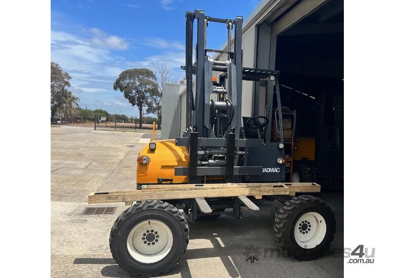 caption Loadmac 825 Super Reach - 4 Way Multi-Directional