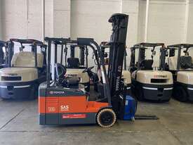  TOYOTA 7FBE18 68834 1.8 TON 1800 KG CAPACITY ELECTRIC FORKLIFT 6000 MM 3 STAGE MAST - picture2' - Click to enlarge