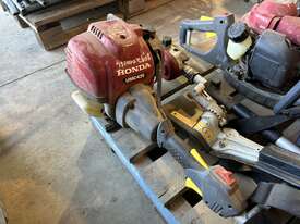 Variety of small engine tools and equipment - picture0' - Click to enlarge