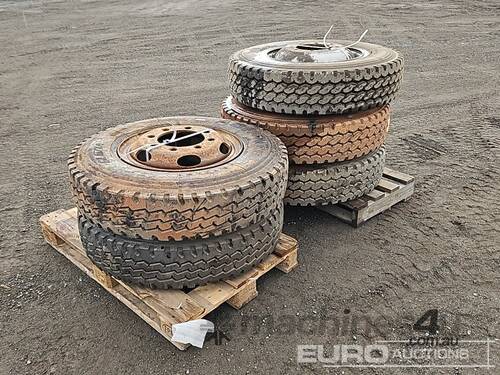 Truck Tyres & Rims (5 of) 