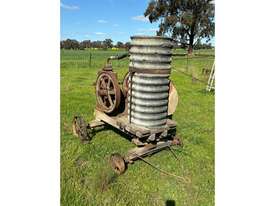 MOBILE STATIONARY MOTOR WITH TANK - picture2' - Click to enlarge