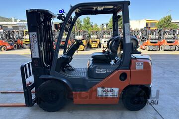 Toyota 8FG25 Forklift with side shift and Cont. mast