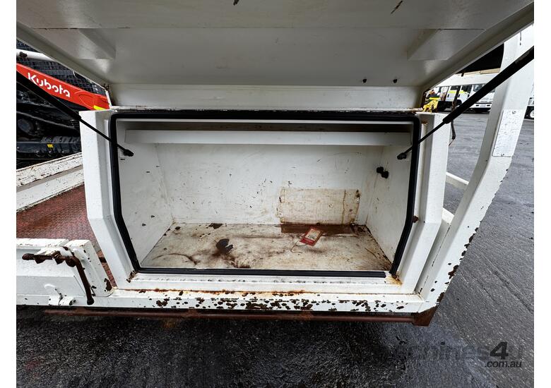 caption Single Cab Ute Tray w/ Toolbox