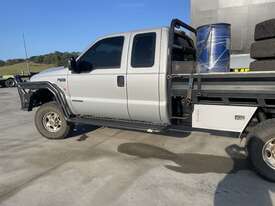 2005 Ford F250 XLT Utility - picture2' - Click to enlarge