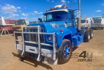 Mack   R series cab/chassis