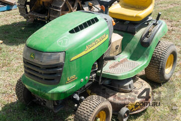 John Deere, L110, Mid Mount Ride on Lawn Mower