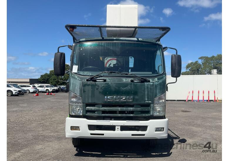 caption 2011 Isuzu FRR EWP