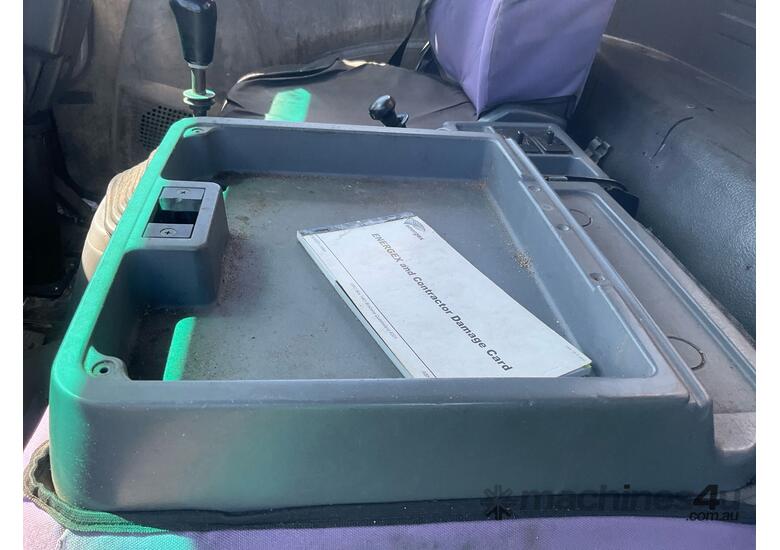 caption 2011 Isuzu FRR EWP