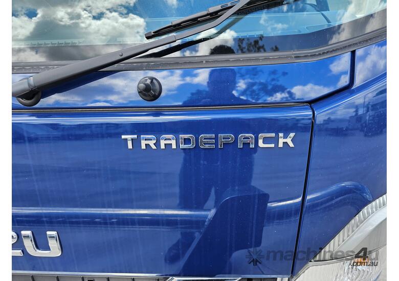 caption 2024 Isuzu NPR 45/55-155 AMT MWB TRADEPACK PREMIUM Tray