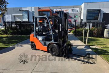 Toyota Forklift 2.5T Container Mast with Rotator(Unit#:AU361)