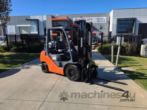 Toyota Forklift 2.5T Container Mast with Rotator(Unit#:AU361)
