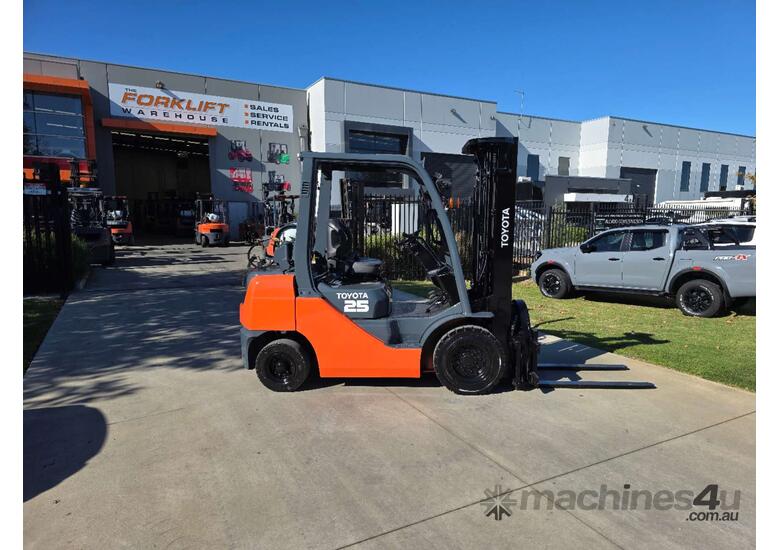 Toyota Forklift 2.5T Container Mast with Rotator(Unit#:AU361)