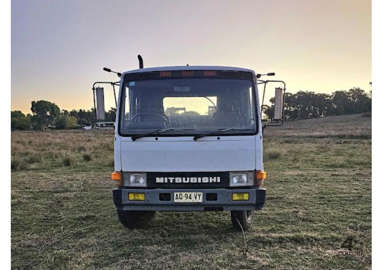 caption 1985 Mitsubishi Truck