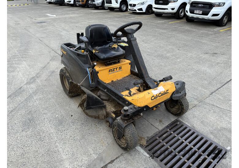 caption Cub Cadet RZT S Zero Turn Lawn Mower