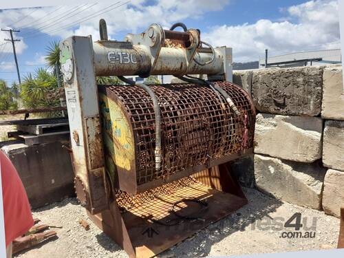 caption Flipscreen E130 Screening Bucket
