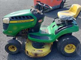 John Deere D110 - picture2' - Click to enlarge