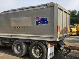 2004 Kenworth T404 Sar  - picture2' - Click to enlarge