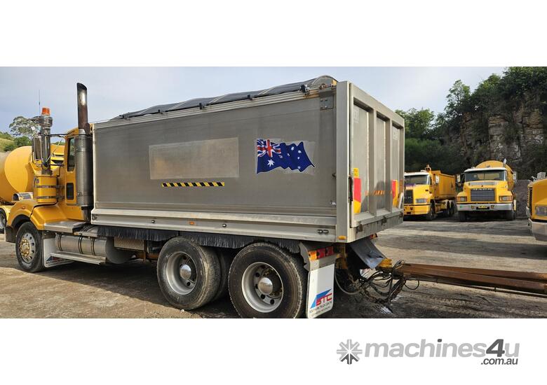 caption 2004 Kenworth T404 Sar