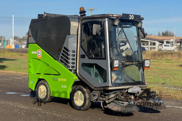 Green Machine 636HS Sweeper Sweeping/Cleaning Green Machine 636HS Sweeper Sweeping/Cleaning