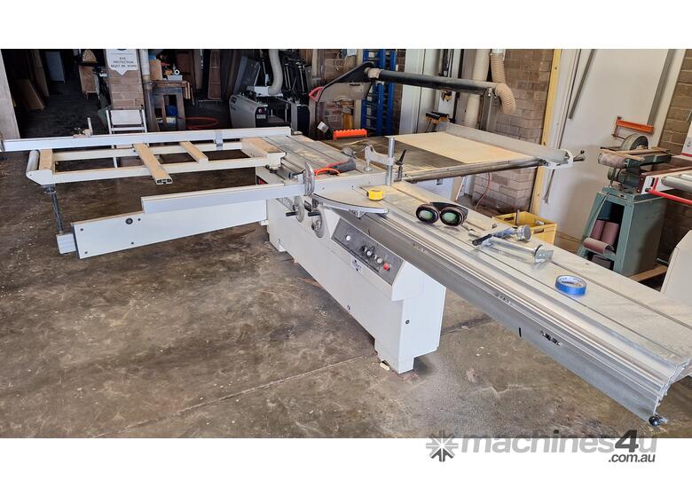 caption SCM Si350n Panel Saw w/ Dust Extractor