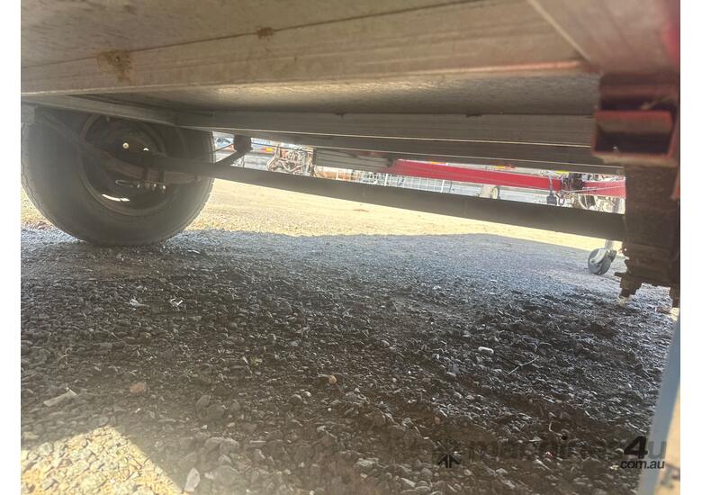 caption 2006 TTF Single Axle Enclosed Single Axle Box Trailer