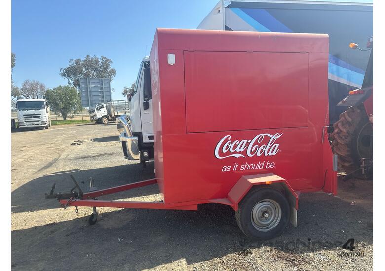 caption 2006 TTF Single Axle Enclosed Single Axle Box Trailer
