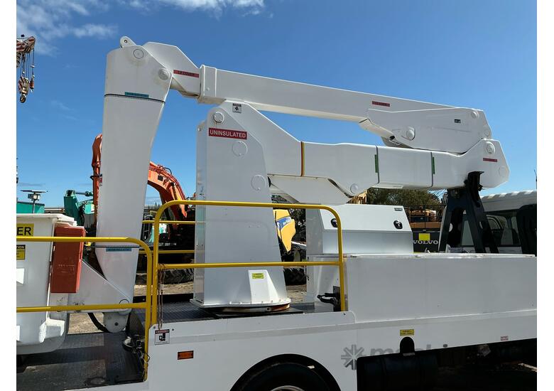 2007 Mitsubishi Fighter FK600 EWP Day Cab