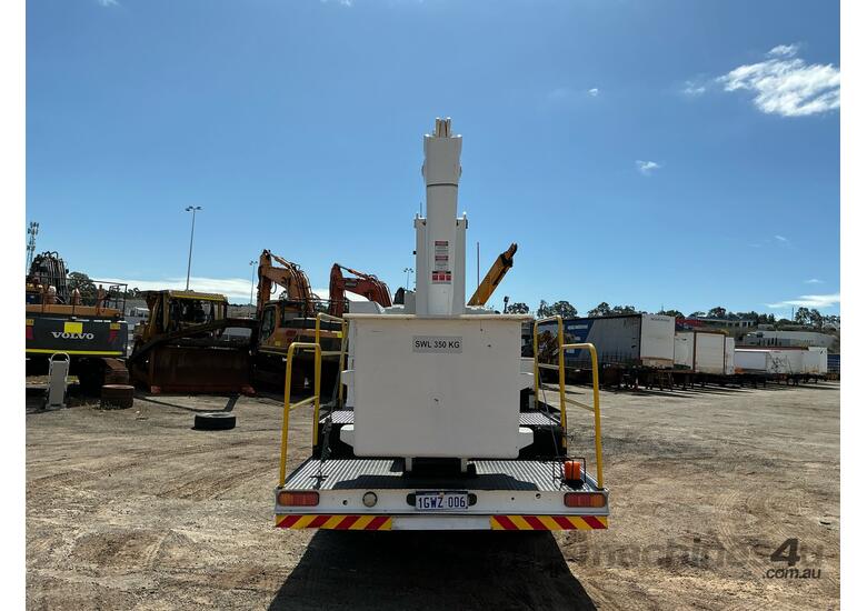 2007 Mitsubishi Fighter FK600 EWP Day Cab