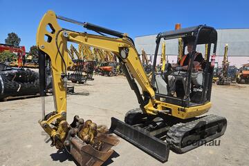 2019 CAT 302.7D 2.7T EXCAVATOR WITH HITCH, BUCKETS AND 3440 HOURS