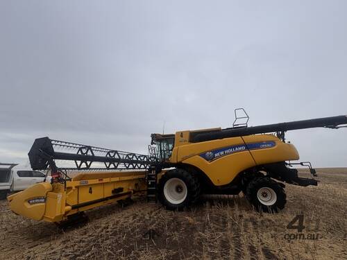 2019 New Holland CR9.90 Combines