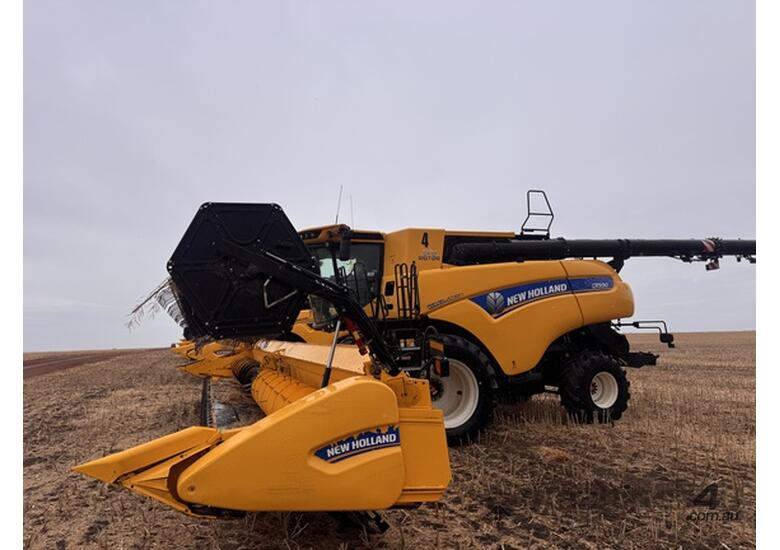 2019 New Holland CR9.90 Combines