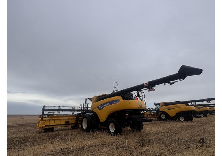 2019 New Holland CR9.90 Combines