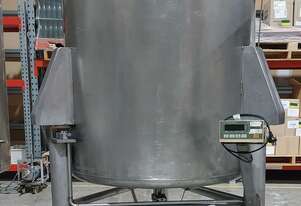 Stainless Steel Tank with Load Cells