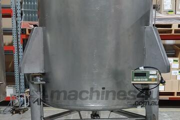 Stainless Steel Tank with Load Cells
