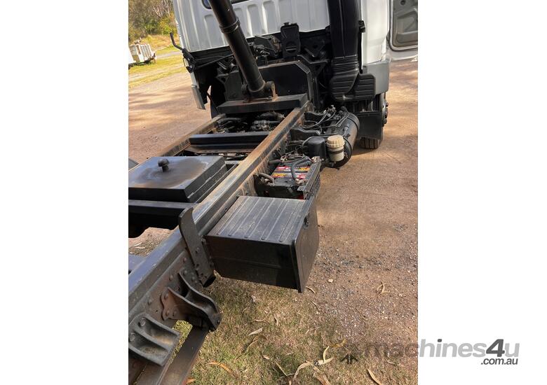 1998 MITSUBISHI FK SERIES TRAY TRUCK