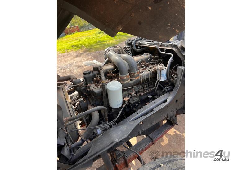 1998 MITSUBISHI FK SERIES TRAY TRUCK